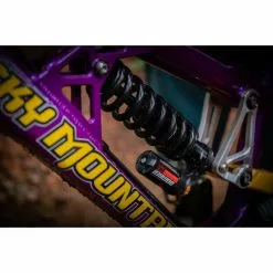 Vuelve MARZOCCHI De La Mano De FOX Con La BOMBER Z1 Para Recuperar Su Trono !!! -Bicicletas comercio OKOKimage 2019 Marzocchi Bomber CR coil rear shock action 1 1